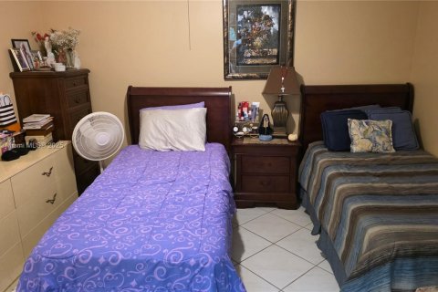 Condominio en venta en Pembroke Pines, Florida, 2 dormitorios, 142.42 m2 № 1952455 - foto 16