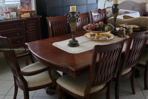Condominio en venta en Pembroke Pines, Florida, 2 dormitorios, 142.42 m2 № 1952455 - foto 5