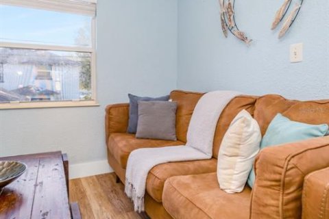 Apartment in Saint Petersburg, Florida 2 bedrooms, 63.17 sq.m. № 2204447 - photo 11