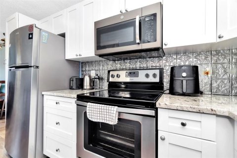 Apartment in Saint Petersburg, Florida 2 bedrooms, 63.17 sq.m. № 2204447 - photo 14