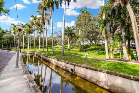 Apartment in Saint Petersburg, Florida 2 bedrooms, 63.17 sq.m. № 2204447 - photo 25