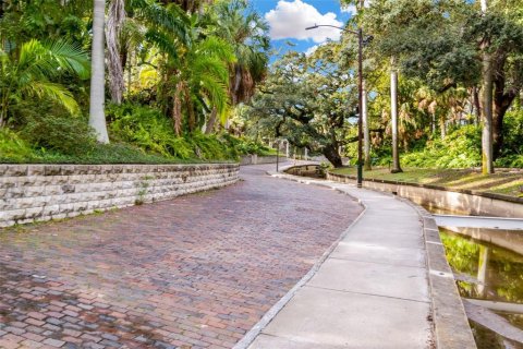 Apartment in Saint Petersburg, Florida 2 bedrooms, 63.17 sq.m. № 2204447 - photo 27