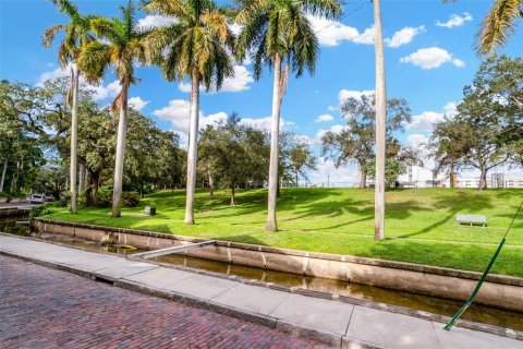 Apartment in Saint Petersburg, Florida 2 bedrooms, 63.17 sq.m. № 2204447 - photo 26
