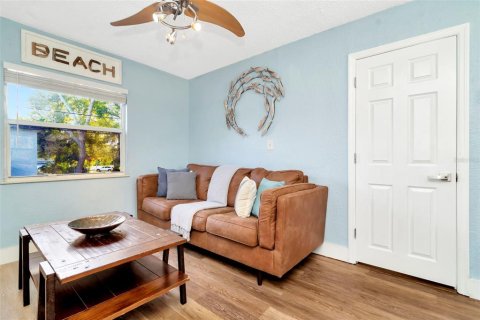 Apartment in Saint Petersburg, Florida 2 bedrooms, 63.17 sq.m. № 2204447 - photo 8