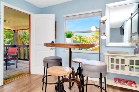 Apartment in Saint Petersburg, Florida 2 bedrooms, 63.17 sq.m. № 2204447 - photo 3