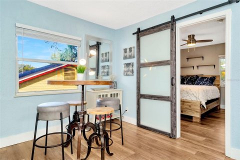 Apartment in Saint Petersburg, Florida 2 bedrooms, 63.17 sq.m. № 2204447 - photo 4