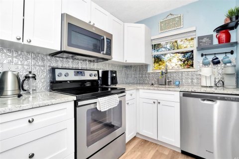 Apartment in Saint Petersburg, Florida 2 bedrooms, 63.17 sq.m. № 2204447 - photo 13