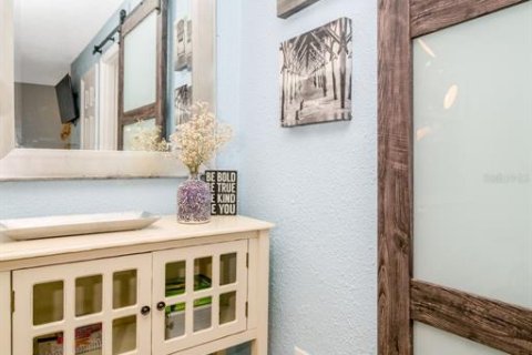 Apartment in Saint Petersburg, Florida 2 bedrooms, 63.17 sq.m. № 2204447 - photo 6