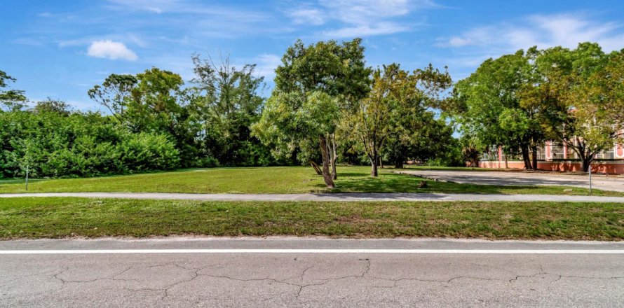 Land in Lake Worth, Florida № 1065944