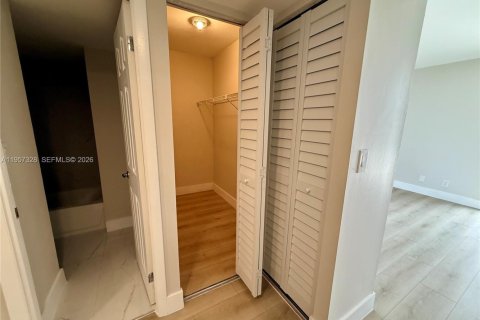 Condo in Aventura, Florida, 2 bedrooms  № 2090584 - photo 15