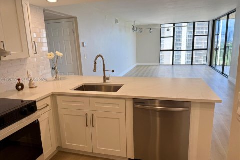 Condo in Aventura, Florida, 2 bedrooms  № 2090584