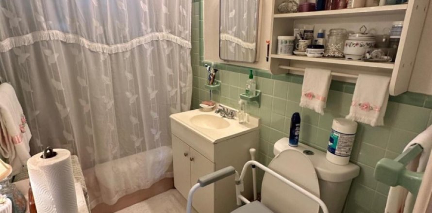 Commercial property in Lake Park, Florida 83.61 sq.m. № 1231344