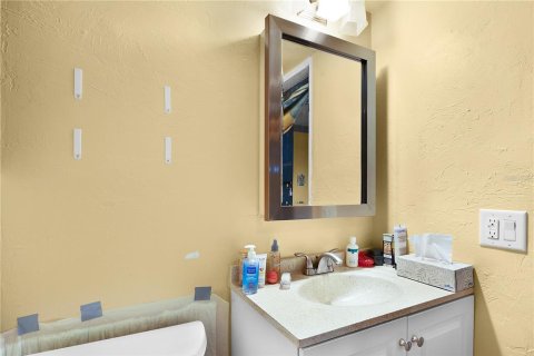 Townhouse in Fort Myers, Florida 2 bedrooms, 114.83 sq.m. № 2394396 - photo 14