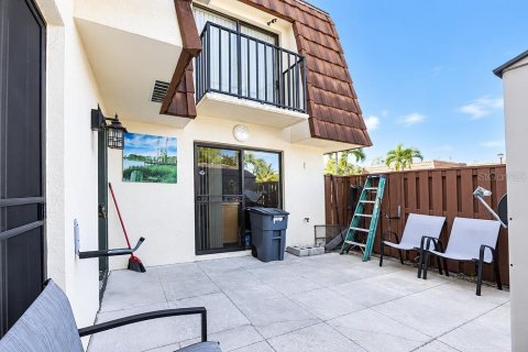 Townhouse in Fort Myers, Florida 2 bedrooms, 114.83 sq.m. № 2394396 - photo 17