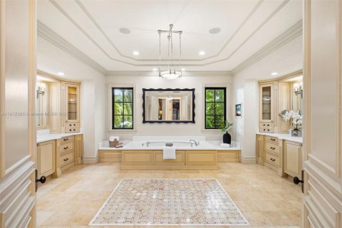 Casa en venta en Miami, Florida, 7 dormitorios, 788.28 m2 № 1968710 - foto 27