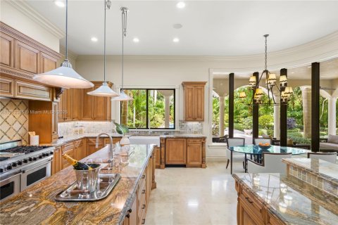 Casa en venta en Miami, Florida, 7 dormitorios, 788.28 m2 № 1968710 - foto 18