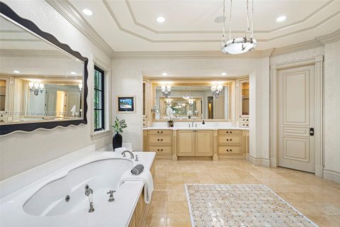 Casa en venta en Miami, Florida, 7 dormitorios, 788.28 m2 № 1968710 - foto 28