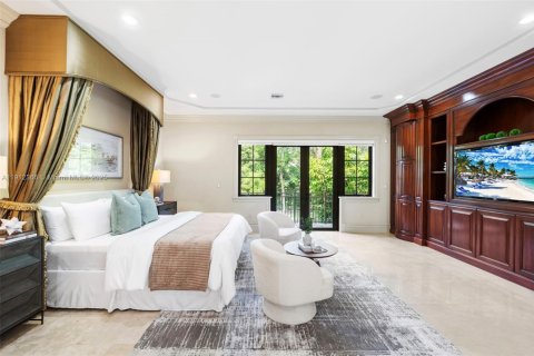 Casa en venta en Miami, Florida, 7 dormitorios, 788.28 m2 № 1968710 - foto 23