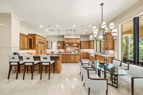 Casa en venta en Miami, Florida, 7 dormitorios, 788.28 m2 № 1968710 - foto 14