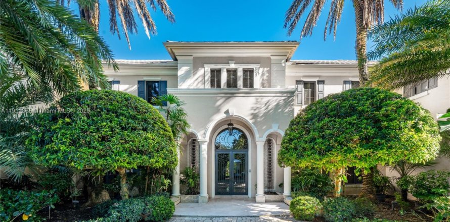 Casa en Miami, Florida 7 dormitorios, 788.28 m2 № 1968710