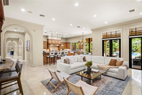 Casa en venta en Miami, Florida, 7 dormitorios, 788.28 m2 № 1968710 - foto 12