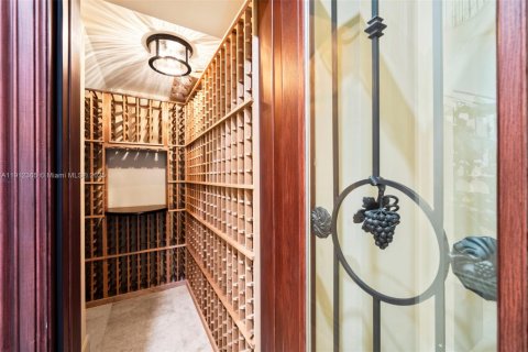 Casa en venta en Miami, Florida, 7 dormitorios, 788.28 m2 № 1968710 - foto 20