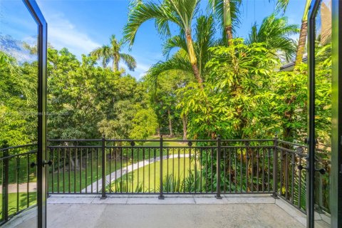 Casa en venta en Miami, Florida, 7 dormitorios, 788.28 m2 № 1968710 - foto 24