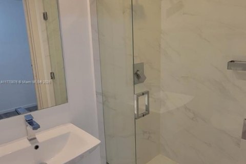 Condo in Miami, Florida, 1 bedroom  № 1693224 - photo 19