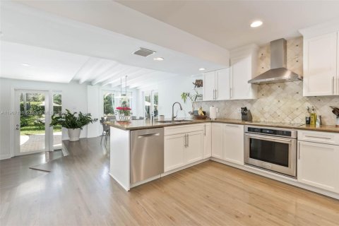 Снять в аренду виллу или дом в Пайнкрест, Флорида 4 спальни, 287.25м2, № 1963484 - фото 8