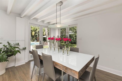 Снять в аренду виллу или дом в Пайнкрест, Флорида 4 спальни, 287.25м2, № 1963484 - фото 10