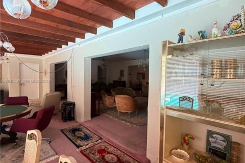 House in Miami, Florida 4 bedrooms, 396.97 sq.m. № 2087963 - photo 6