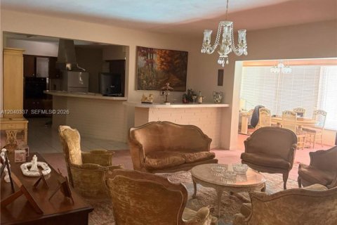 House in Miami, Florida 4 bedrooms, 396.97 sq.m. № 2087963 - photo 9