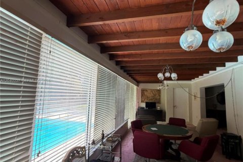 House in Miami, Florida 4 bedrooms, 396.97 sq.m. № 2087963 - photo 7