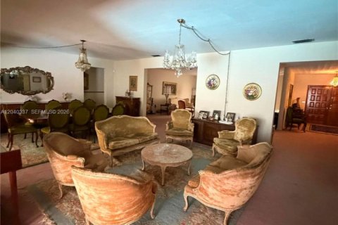 House in Miami, Florida 4 bedrooms, 396.97 sq.m. № 2087963 - photo 8