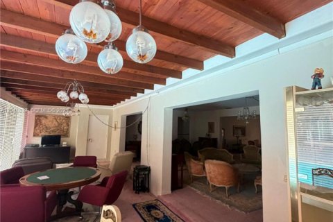 House in Miami, Florida 4 bedrooms, 396.97 sq.m. № 2087963 - photo 5