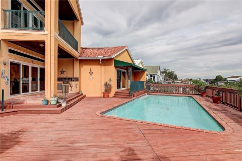 House in Apollo Beach, Florida 4 bedrooms, 302.86 sq.m. № 2396499 - photo 29