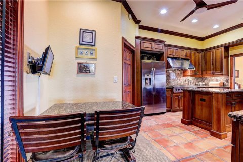 House in Apollo Beach, Florida 4 bedrooms, 302.86 sq.m. № 2396499 - photo 9