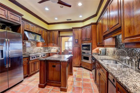 House in Apollo Beach, Florida 4 bedrooms, 302.86 sq.m. № 2396499 - photo 7