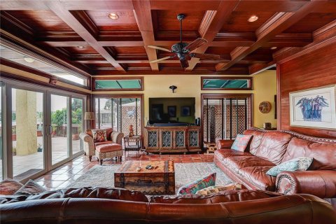 House in Apollo Beach, Florida 4 bedrooms, 302.86 sq.m. № 2396499 - photo 14