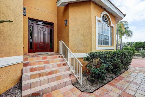 House in Apollo Beach, Florida 4 bedrooms, 302.86 sq.m. № 2396499 - photo 5
