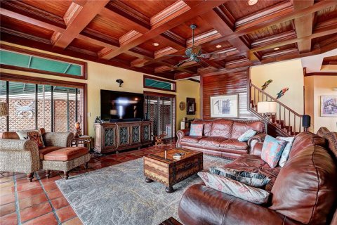 House in Apollo Beach, Florida 4 bedrooms, 302.86 sq.m. № 2396499 - photo 15