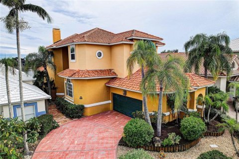 House in Apollo Beach, Florida 4 bedrooms, 302.86 sq.m. № 2396499 - photo 4