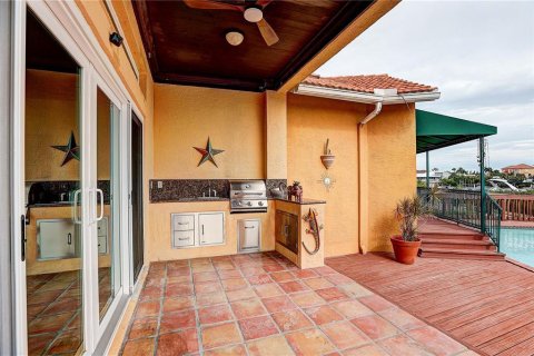 House in Apollo Beach, Florida 4 bedrooms, 302.86 sq.m. № 2396499 - photo 19