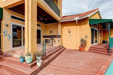 House in Apollo Beach, Florida 4 bedrooms, 302.86 sq.m. № 2396499 - photo 22