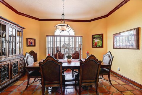 House in Apollo Beach, Florida 4 bedrooms, 302.86 sq.m. № 2396499 - photo 12