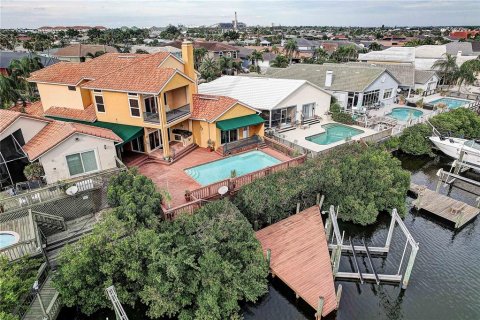 House in Apollo Beach, Florida 4 bedrooms, 302.86 sq.m. № 2396499 - photo 2