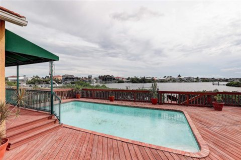 House in Apollo Beach, Florida 4 bedrooms, 302.86 sq.m. № 2396499 - photo 26