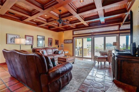 House in Apollo Beach, Florida 4 bedrooms, 302.86 sq.m. № 2396499 - photo 18