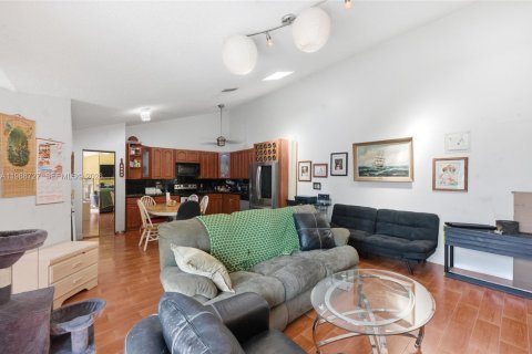 Townhouse in Palm Beach Gardens, Florida 3 bedrooms, 118.54 sq.m. № 2051037 - photo 13