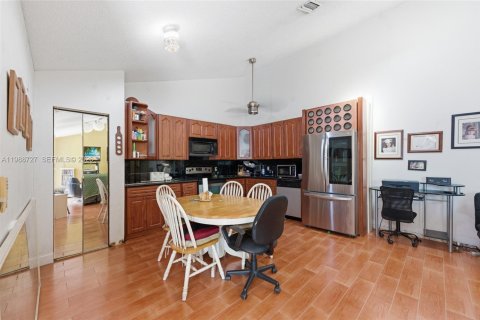 Townhouse in Palm Beach Gardens, Florida 3 bedrooms, 118.54 sq.m. № 2051037 - photo 8